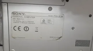 Portátil Sony Vaio Rojo (sin cable)