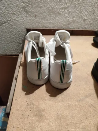 Zapatillas Adidas Blancas con muy poco uson