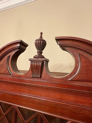 Mueble de caoba maciza con vitrina para salón