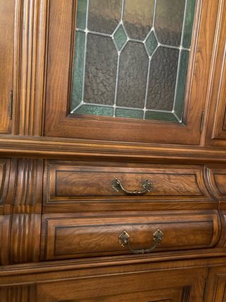 Credenza in legno massello e vetro piombato