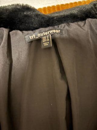 Abrigo pelo sintético negro