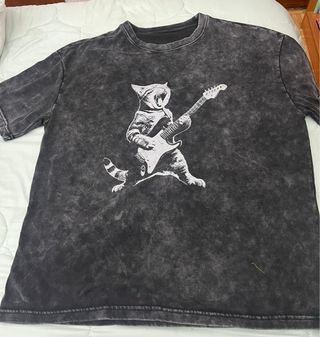 Camiseta Negra con Diseño de Guitarra