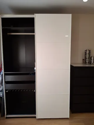 Guardaroba IKEA con porte scorrevoli