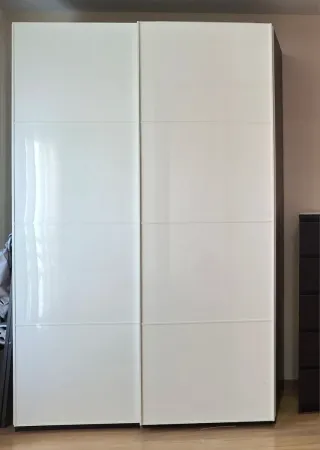 Guardaroba IKEA con porte scorrevoli