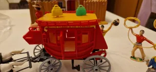 Diligencia Comansi y figuras vaqueros