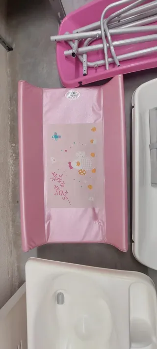 Cambiador de bebé rosa