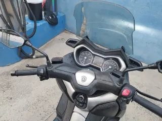 Yamaha X-Max 125 azul