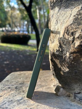 Funda para iPhone 17 Pro TechWoven en color verde