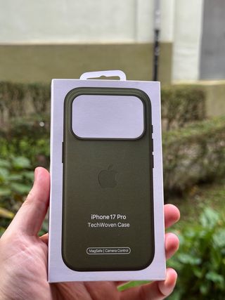 Funda para iPhone 17 Pro TechWoven en color verde