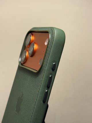 Funda para iPhone 17 Pro TechWoven en color verde
