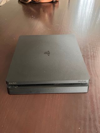 PS4 Slim + 2 Mandos + 4 Juegos