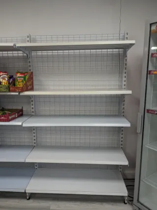 Estantería metálica blanca