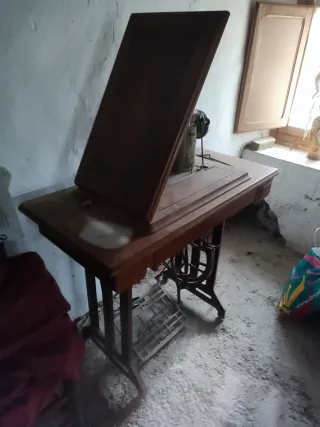 Máquina de coser Alfa antigua