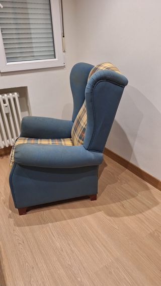 Sillón azul con estampado tartán