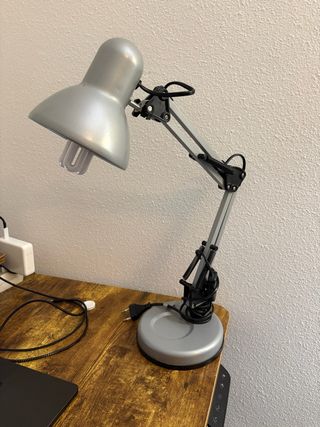 Lámpara de escritorio ajustable plateada