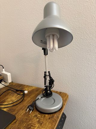 Lámpara de escritorio ajustable plateada