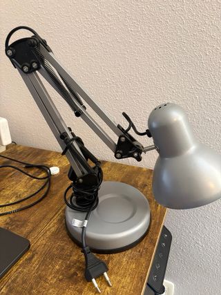 Lámpara de escritorio ajustable plateada