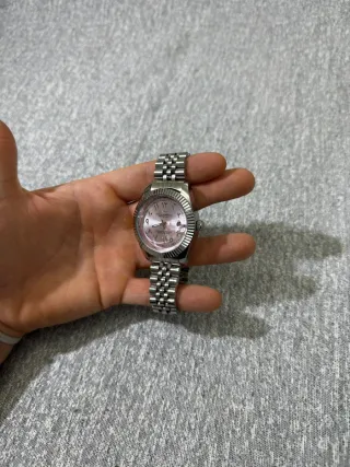 Reloj SeikoMod de acero con dial rosa claro