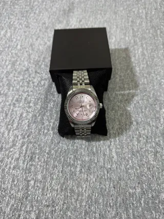 Reloj SeikoMod de acero con dial rosa claro