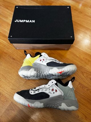 Zapatillas Jordan Grises y Blancas