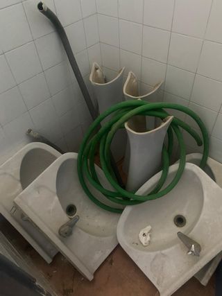 3 Lavabos de Porcelana con Pies