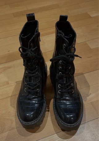 Botines Zara negros efecto piel cocodrilo
