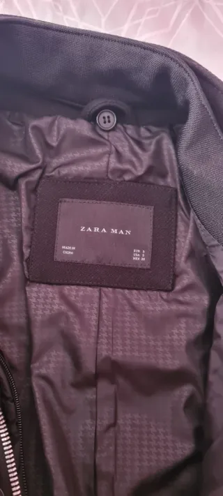 Chaqueta negra con cremalleras