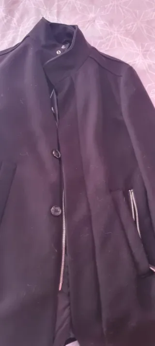 Chaqueta negra con cremalleras