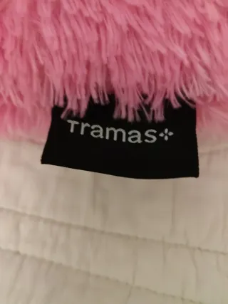 Cojín pelo rosa suave y corazón fusia .lote 6€