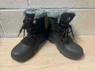 Botas de nieve infantiles de la marca KARRIMOR.