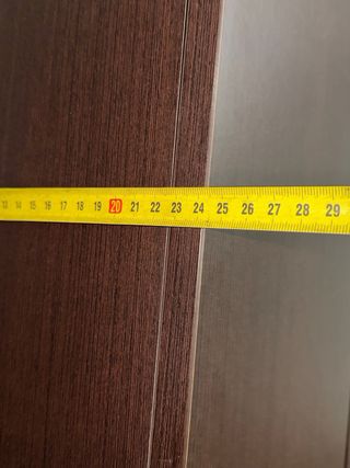 Mueble de madera marrón