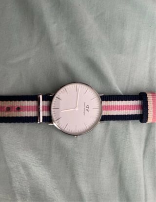 Reloj Daniel Wellington azul y rosa