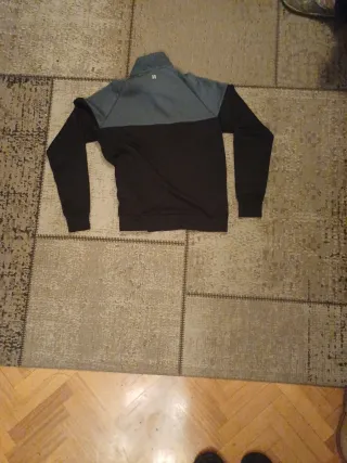 Sudadera 11 Degrees azul y negra cremallera