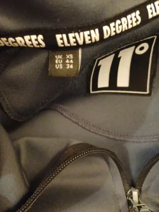 Sudadera 11 Degrees azul y negra cremallera