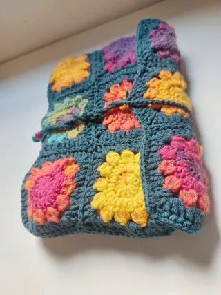 Funda libro ganchillo flores multicolor