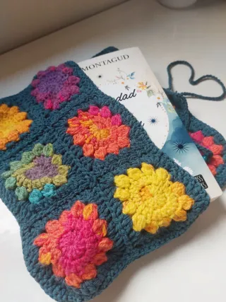 Funda libro ganchillo flores multicolor