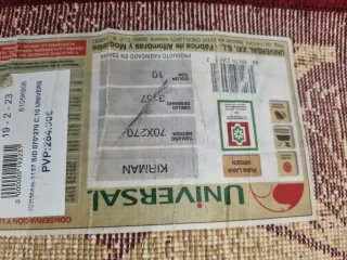 Alfombra pasillera con diseño floral