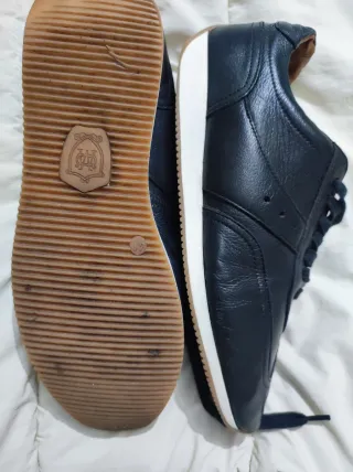 Zapatos deportivos negros de cuero