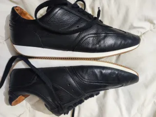 Zapatos deportivos negros de cuero