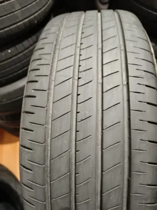Neumáticos Bridgestone en buen estado 215 60 R17