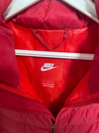 Chaqueta de plumas Nike Roja