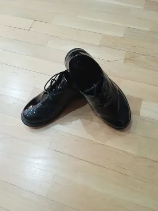 Zapatos negros charol