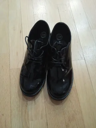 Zapatos negros charol