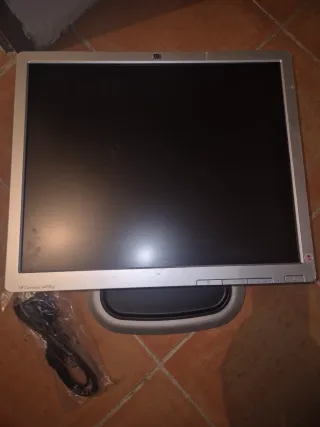 Monitor HP 19 Plata