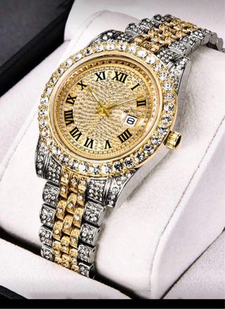 Reloj de lujo en su caja y marca buena calidad