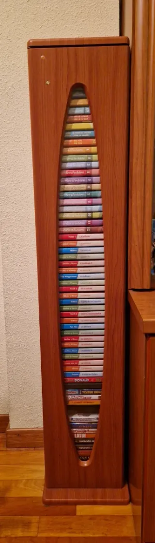 Mueble color cerezo para 65 CD'S.