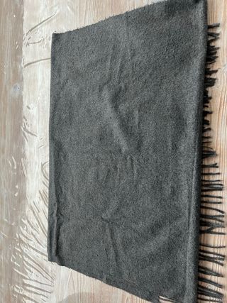 Sciarpa grigia con frange