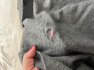 Sciarpa grigia con frange