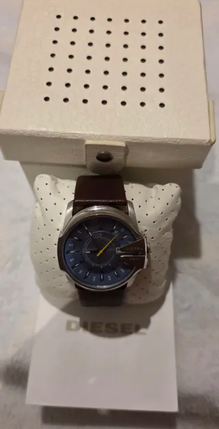 Reloj Diesel Master Chief DZ13 en funcionamiento