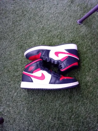 ÚLTIMO PRECIO. Zapatillas Jordan Air 1 Mid
